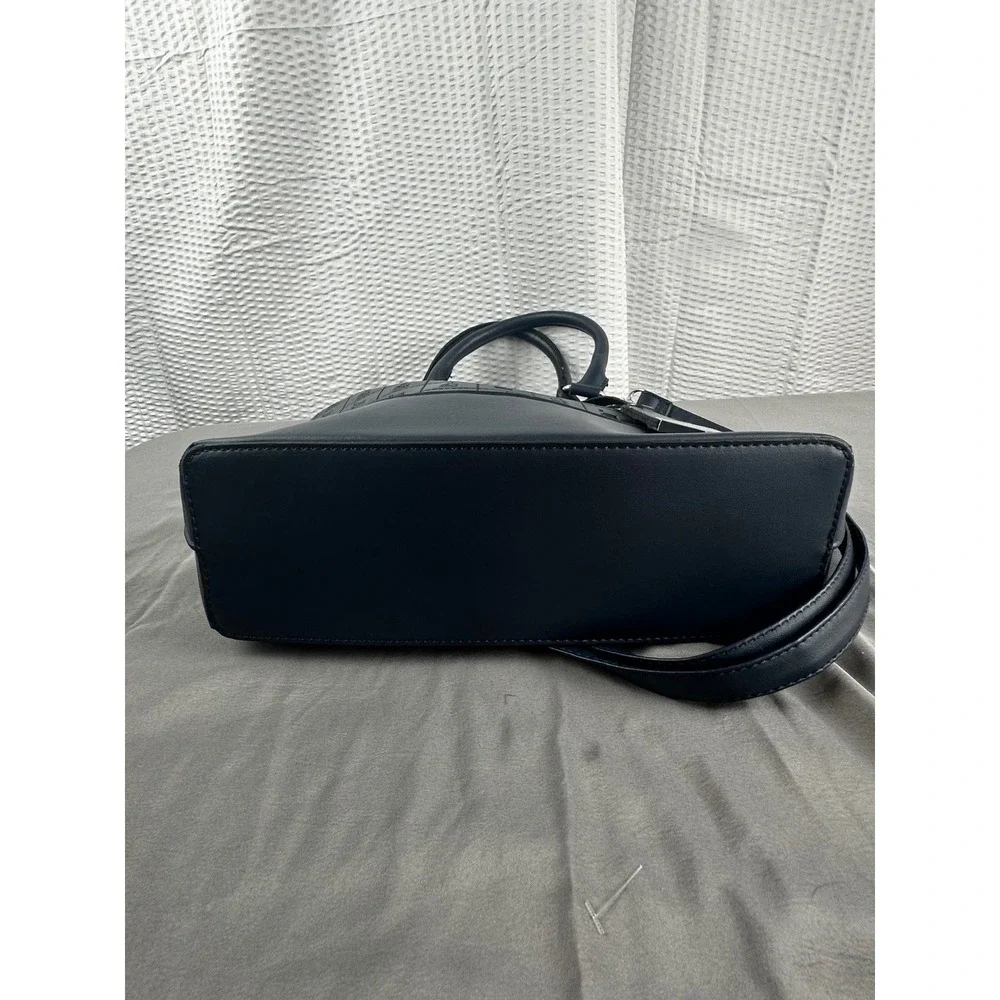 London fog Kate dome satchel‎ Navy Blue